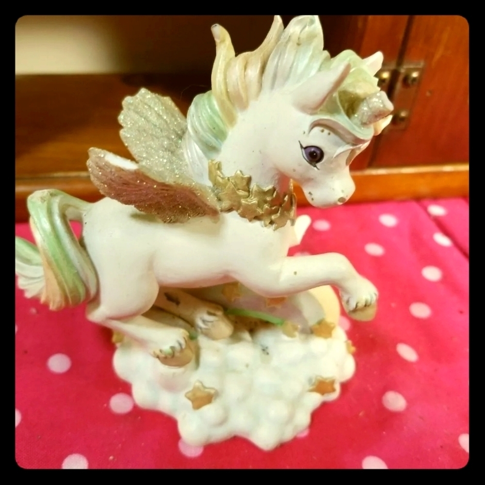 Rainbow Dreams Unicorn by Hamilton - Where Blue Bi